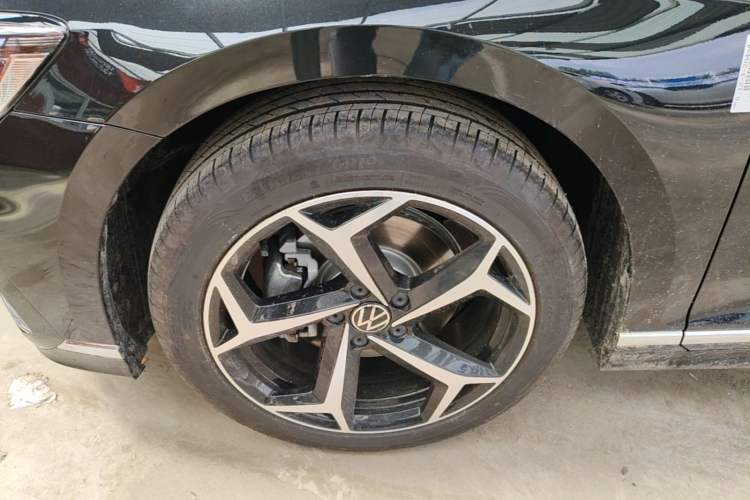 Used Volkswagen Magotan 2026 30 Million Vehicles Selected Model 380TSI DSG Luxury Edition Left Front Wheel Hub