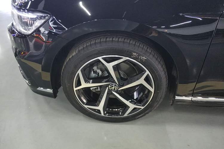 Used Volkswagen Magotan 2026 30 Million Vehicles Selected Model 380TSI DSG Luxury Edition Left Front Wheel Hub