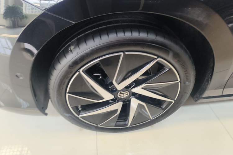 Used Volkswagen Magotan 2026 380TSI DSG Prestige Package—Daimai Package Left Front Wheel Hub