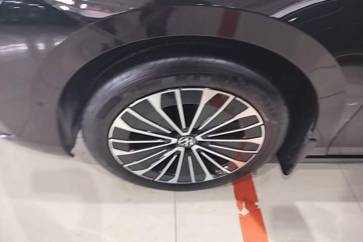 Used Volkswagen Magotan 2026 380TSI DSG Prestige Package—Daimai Package Left Front Wheel Hub