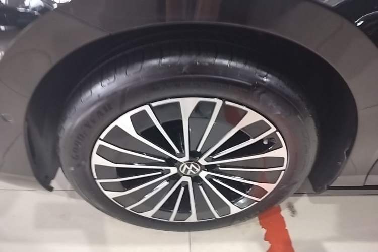 Used Volkswagen Magotan 2026 380TSI DSG Prestige Package—Daimai Package Left Front Wheel Hub