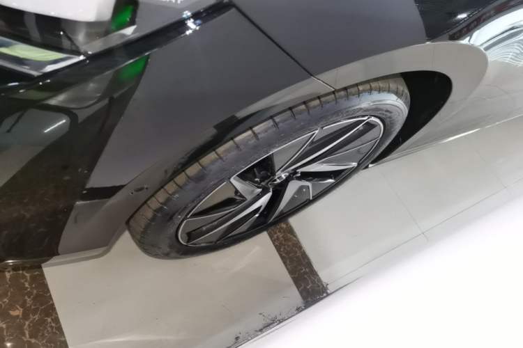 Used Volkswagen Magotan 2026 380TSI DSG Prestige Package—Daimai Package Left Front Wheel Hub