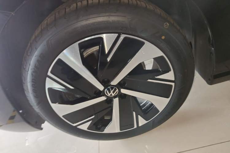 Used Volkswagen Magotan 2026 300TSI Premium Edition Eye-Catching Package Left Front Wheel Hub