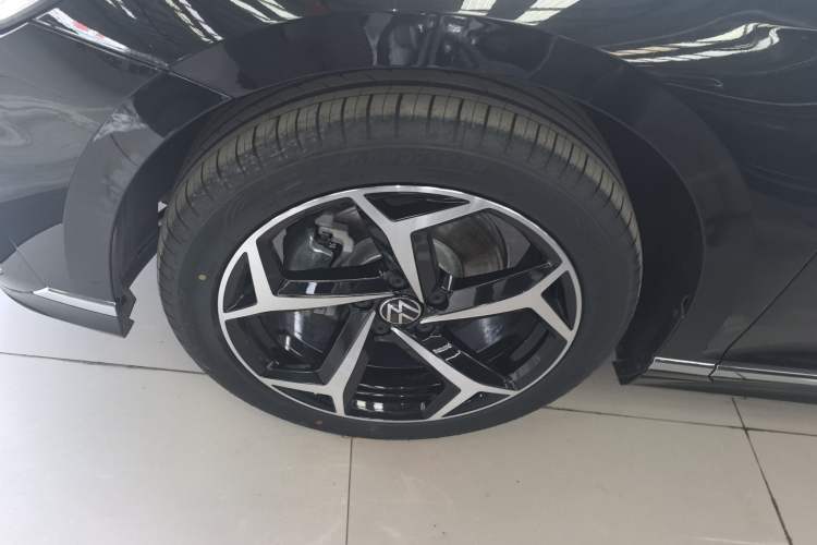 Used Volkswagen Magotan 2026 30 Million Vehicles Selected Model 280TSI DSG Luxury Edition Left Front Wheel Hub