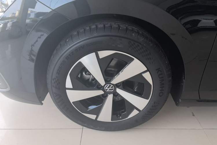 Used Volkswagen Magotan 2026 300TSI Premium Edition Eye-Catching Package Left Front Wheel Hub