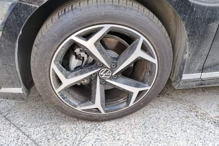 Used Volkswagen Magotan 2026 30 Million Vehicles Selected Model 380TSI DSG Luxury Edition Left Front Wheel Hub