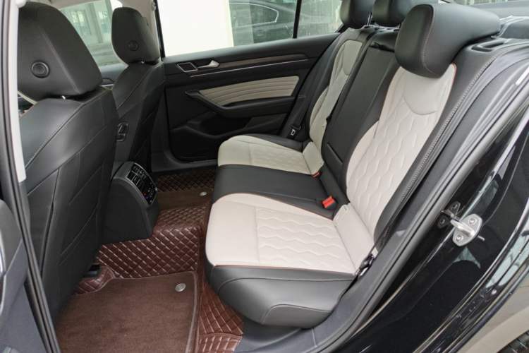 Used Volkswagen Magotan 2026 30 Million Vehicles Selected Model 380TSI DSG Luxury Edition Left Rear Seat