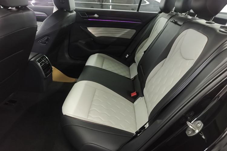 Used Volkswagen Magotan 2026 30 Million Vehicles Selected Model 380TSI DSG Luxury Edition Left Rear Seat