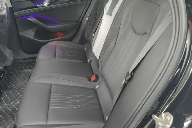 Used Volkswagen Magotan 2026 300TSI Premium Edition Eye-Catching Package Left Rear Seat