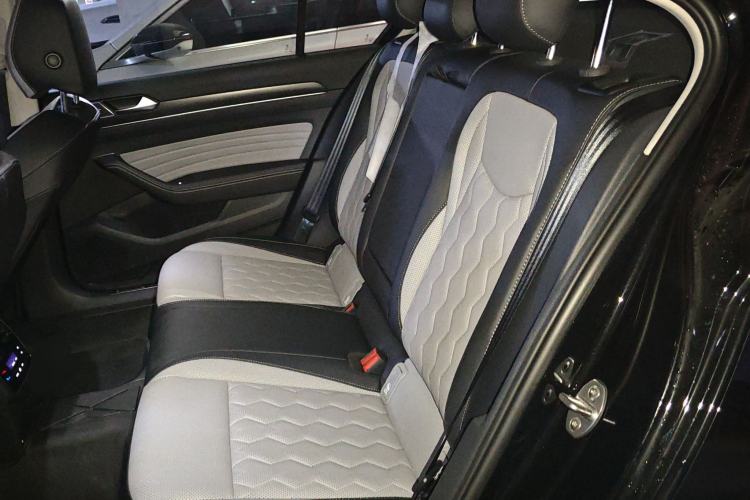 Used Volkswagen Magotan 2026 30 Million Vehicles Selected Model 280TSI DSG Luxury Edition Left Rear Seat