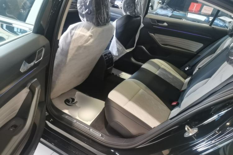 Used Volkswagen Magotan 2026 30 Million Vehicles Selected Model 380TSI DSG Luxury Edition Left Rear Seat