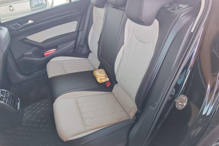 Used Volkswagen Magotan 2026 30 Million Vehicles Selected Model 380TSI DSG Luxury Edition Left Rear Seat