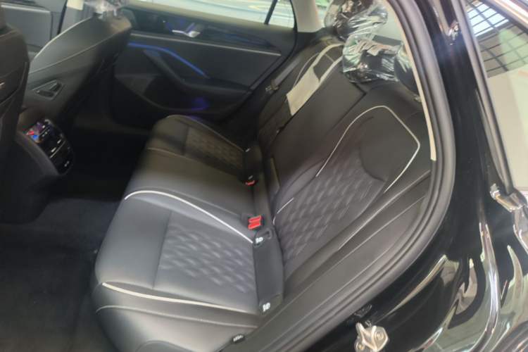 Used Volkswagen Magotan 2026 380TSI DSG Prestige Package—Daimai Package Left Rear Seat