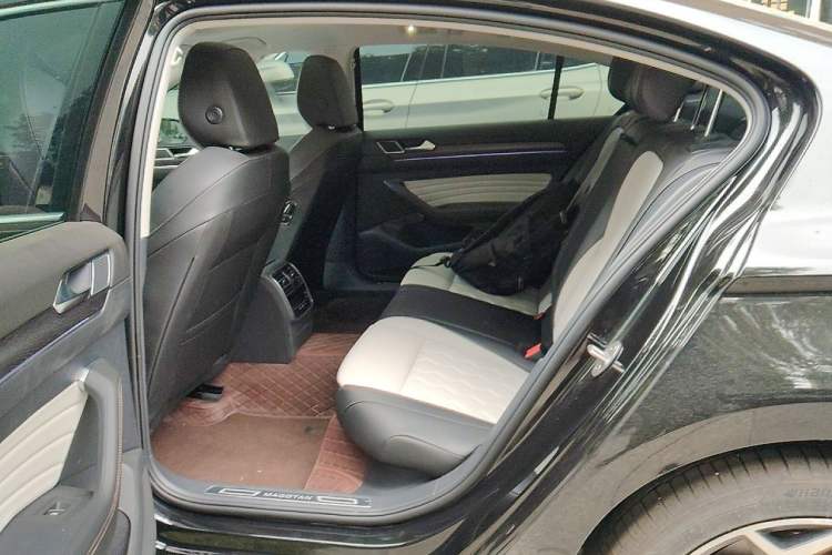 Used Volkswagen Magotan 2026 30 Million Vehicles Selected Model 380TSI DSG Luxury Edition Left Rear Seat