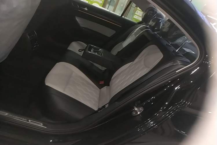 Used Volkswagen Magotan 2026 30 Million Vehicles Selected Model 380TSI DSG Luxury Edition Left Rear Seat