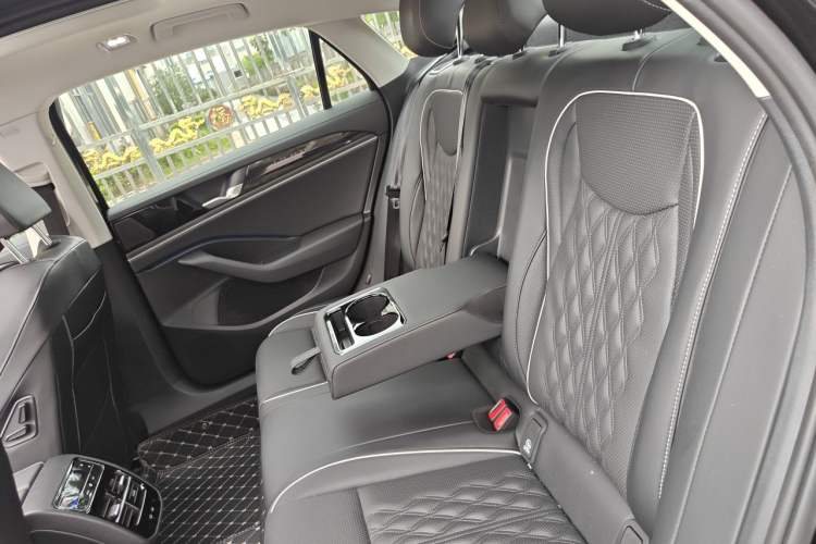 Used Volkswagen Magotan 2026 380TSI DSG Prestige Package—Daimai Package Left Rear Seat