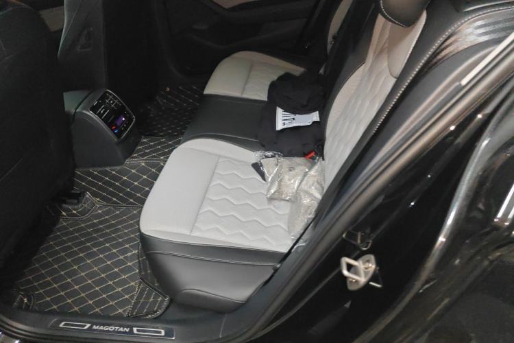Used Volkswagen Magotan 2026 Model 30 Million Vehicles Selected Edition 330TSI DSG Elite Edition Left Rear Seat