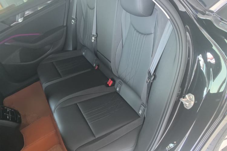 Used Volkswagen Magotan 2026 300TSI Premium Edition Eye-Catching Package Left Rear Seat
