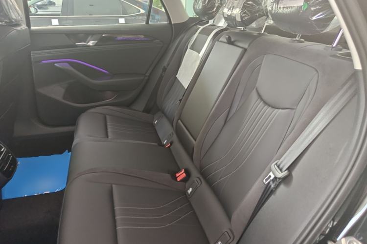 Used Volkswagen Magotan 2026 300TSI Premium Edition Eye-Catching Package Left Rear Seat