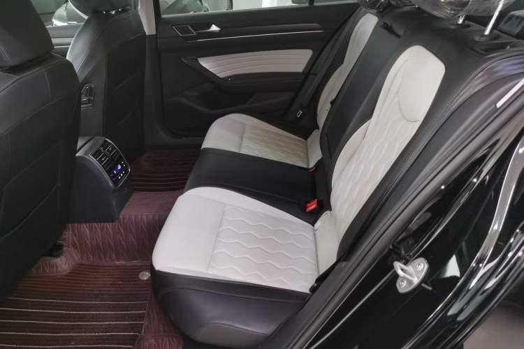 Used Volkswagen Magotan 2026 30 Million Vehicles Selected Model 380TSI DSG Luxury Edition Left Rear Seat