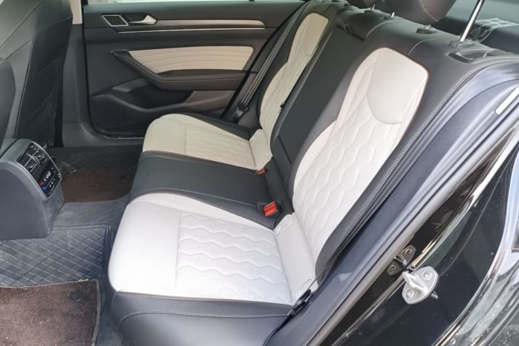 Used Volkswagen Magotan 2026 30 Million Vehicles Selected Model 380TSI DSG Luxury Edition Left Rear Seat