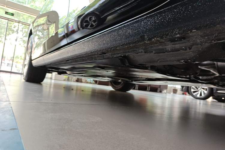 Used Volkswagen Magotan 2026 300TSI Premium Edition Eye-Catching Package Left Side Sill