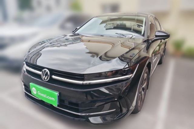 Ojetý Volkswagen Magotan 2026 300TSI Premium Edition Eye-Catching Package