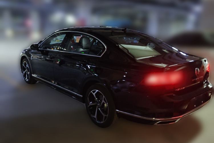 Used Volkswagen Magotan 2026 30 Million Vehicles Selected Model 280TSI DSG Luxury Edition Rear Left 45 Deg