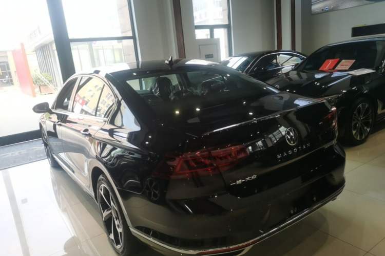 Used Volkswagen Magotan 2026 30 Million Vehicles Selected Model 380TSI DSG Luxury Edition Rear Left 45 Deg