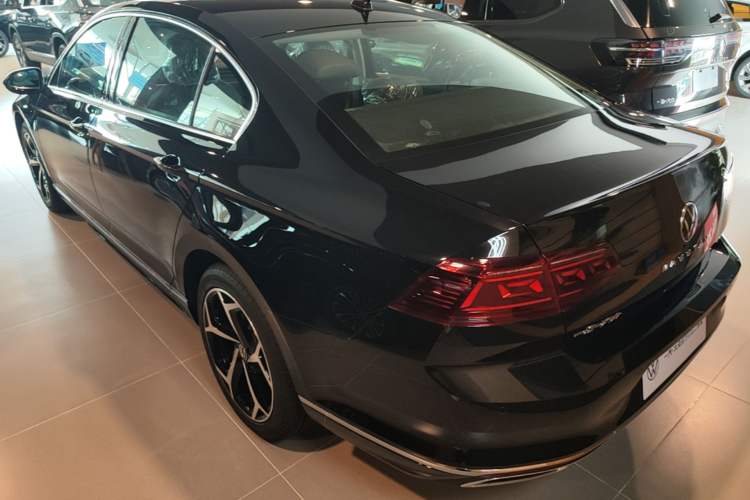 Used Volkswagen Magotan 2026 30 Million Vehicles Selected Model 380TSI DSG Luxury Edition Rear Left 45 Deg