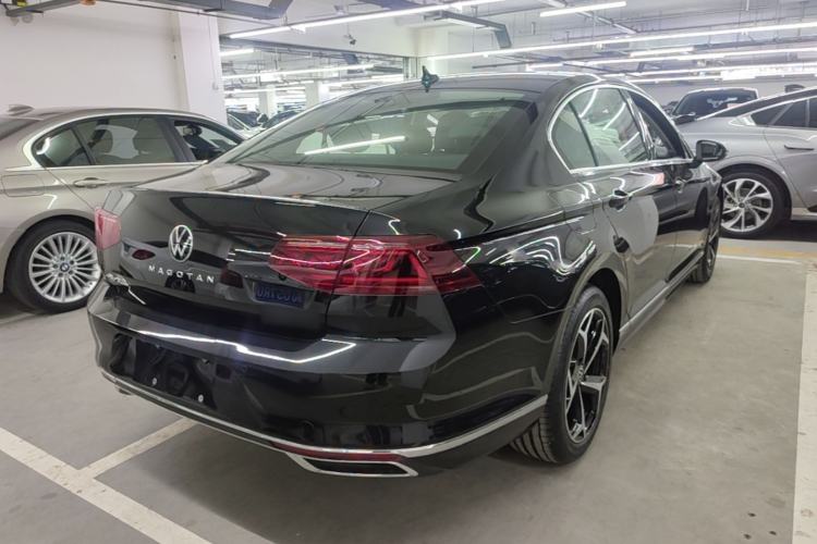 Used Volkswagen Magotan 2026 30 Million Vehicles Selected Model 380TSI DSG Luxury Edition Rear Right 45 Deg