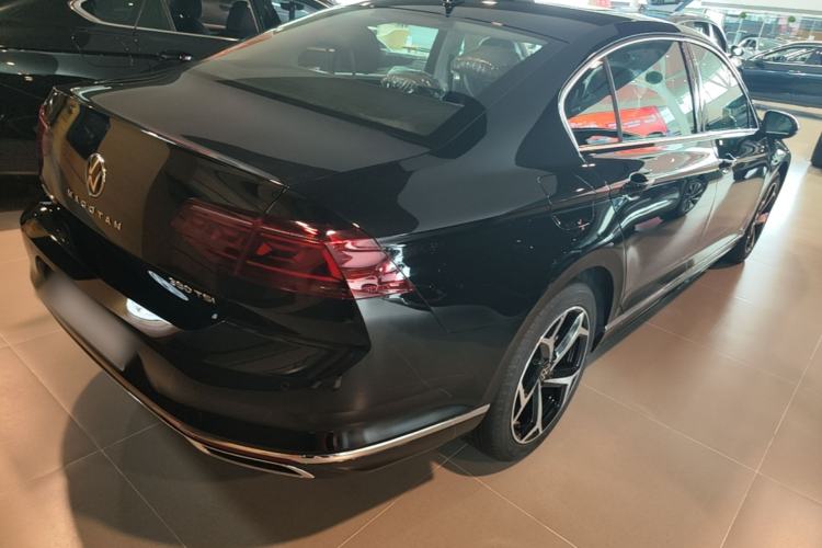 Used Volkswagen Magotan 2026 30 Million Vehicles Selected Model 380TSI DSG Luxury Edition Rear Right 45 Deg