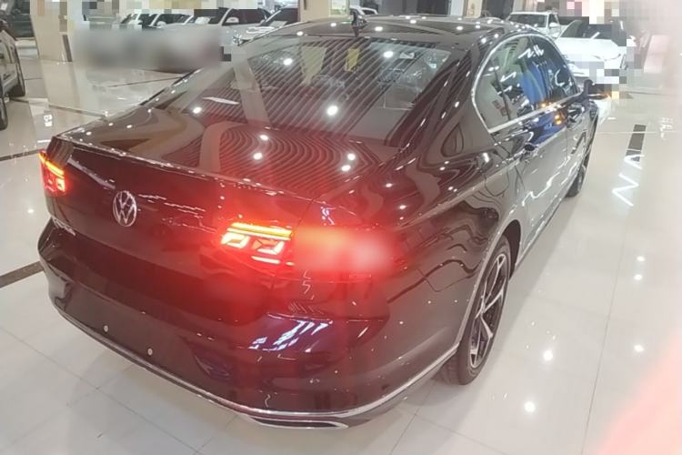 Used Volkswagen Magotan 2026 30 Million Vehicles Selected Model 380TSI DSG Luxury Edition Rear Right 45 Deg