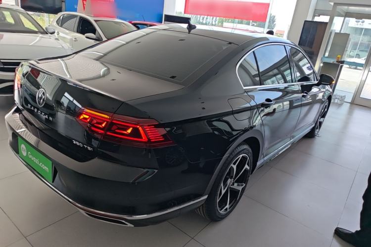 Used Volkswagen Magotan 2026 30 Million Vehicles Selected Model 380TSI DSG Luxury Edition Rear Right 45 Deg