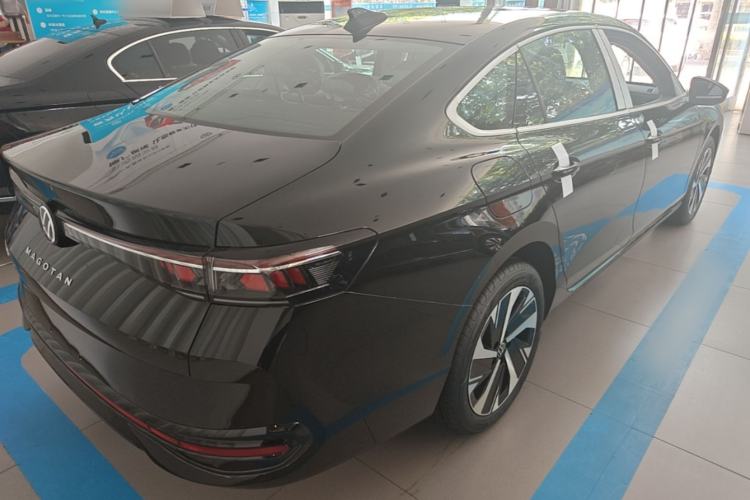 Used Volkswagen Magotan 2026 300TSI Premium Edition Eye-Catching Package Rear Right 45 Deg