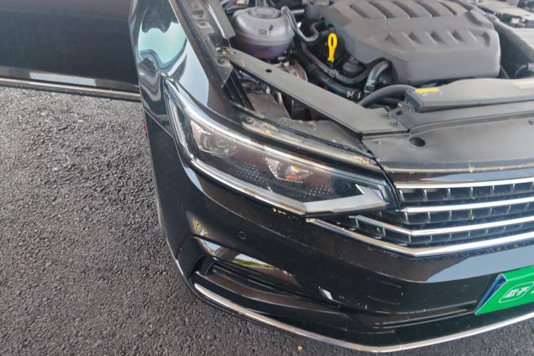 Used Volkswagen Magotan 2026 30 Million Vehicles Selected Model 380TSI DSG Luxury Edition Right Front Headlight
