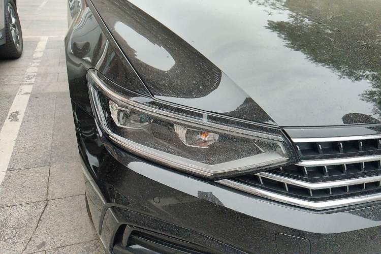 Used Volkswagen Magotan 2026 30 Million Vehicles Selected Model 380TSI DSG Luxury Edition Right Front Headlight
