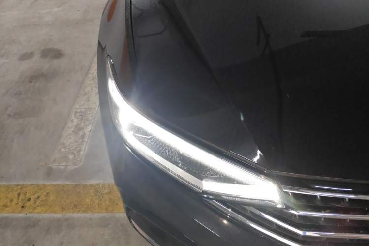 Used Volkswagen Magotan 2026 Model 30 Million Vehicles Selected Edition 330TSI DSG Elite Edition Right Front Headlight