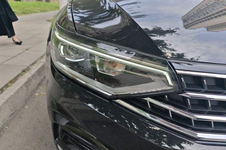 Used Volkswagen Magotan 2026 Model 30 Million Vehicles Selected Edition 330TSI DSG Elite Edition Right Front Headlight