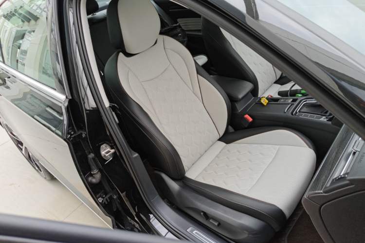 Used Volkswagen Magotan 2026 30 Million Vehicles Selected Model 380TSI DSG Luxury Edition Right Front Seat