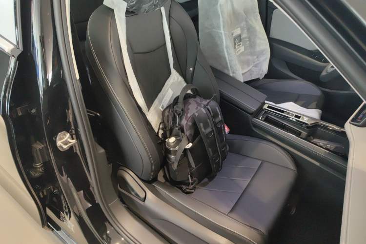 Used Volkswagen Magotan 2026 300TSI Premium Edition Right Front Seat