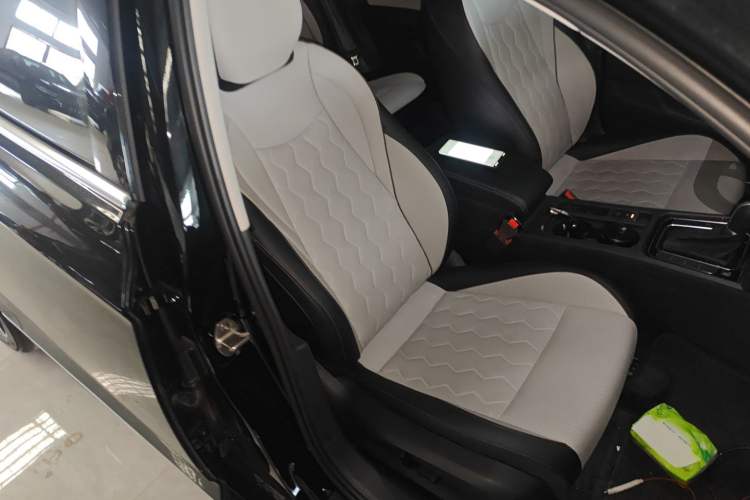 Used Volkswagen Magotan 2026 30 Million Vehicles Selected Model 380TSI DSG Luxury Edition Right Front Seat