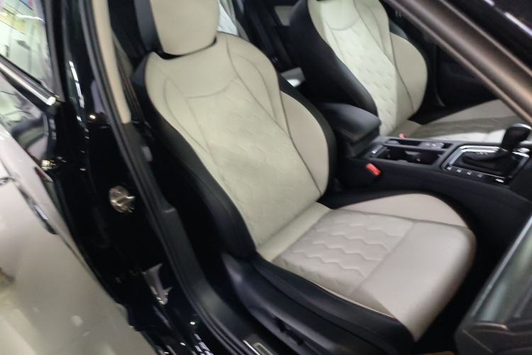 Used Volkswagen Magotan 2026 30 Million Vehicles Selected Model 380TSI DSG Luxury Edition Right Front Seat