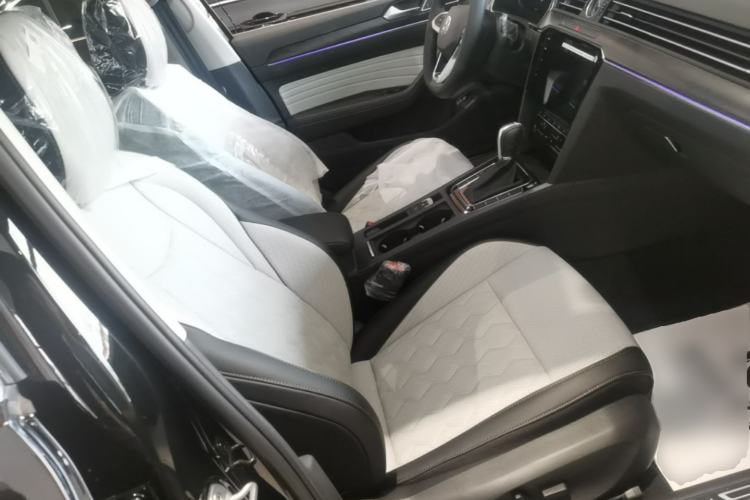 Used Volkswagen Magotan 2026 30 Million Vehicles Selected Model 380TSI DSG Luxury Edition Right Front Seat