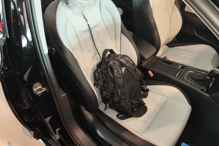 Used Volkswagen Magotan 2026 30 Million Vehicles Selected Model 380TSI DSG Luxury Edition Right Front Seat