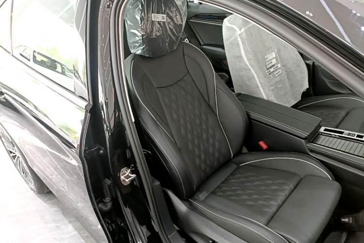 Used Volkswagen Magotan 2026 380TSI DSG Prestige Package—Daimai Package Right Front Seat