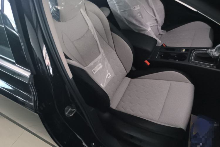 Used Volkswagen Magotan 2026 30 Million Vehicles Selected Model 380TSI DSG Luxury Edition Right Front Seat