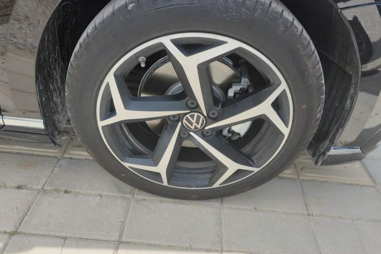 Used Volkswagen Magotan 2026 30 Million Vehicles Selected Model 380TSI DSG Luxury Edition Right Front Wheel Hub