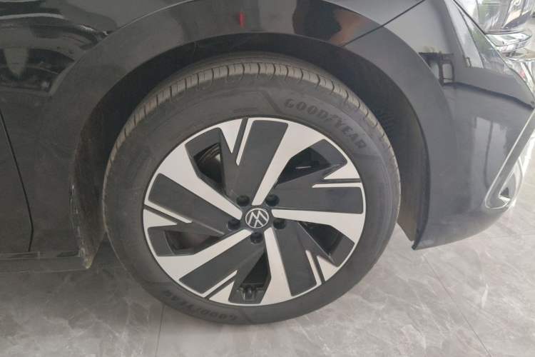 Used Volkswagen Magotan 2026 300TSI Premium Edition Eye-Catching Package Right Front Wheel Hub