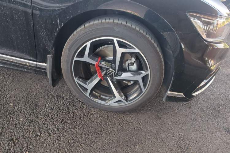Used Volkswagen Magotan 2026 30 Million Vehicles Selected Model 380TSI DSG Luxury Edition Right Front Wheel Hub